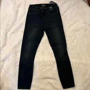 NWT Abercrombie & Fitch Dark Wash Skinny Jeans
